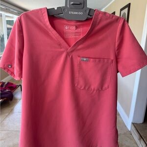 FIGS Women’s Catarina Scrub Top Medium in
Desert Rose